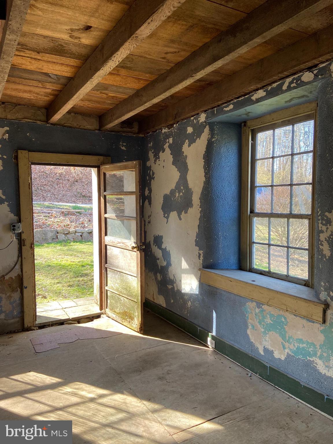 260 Bethesda Road Elverson, PA 19520 - Photo 19 of 35 Beautiful curved window sills