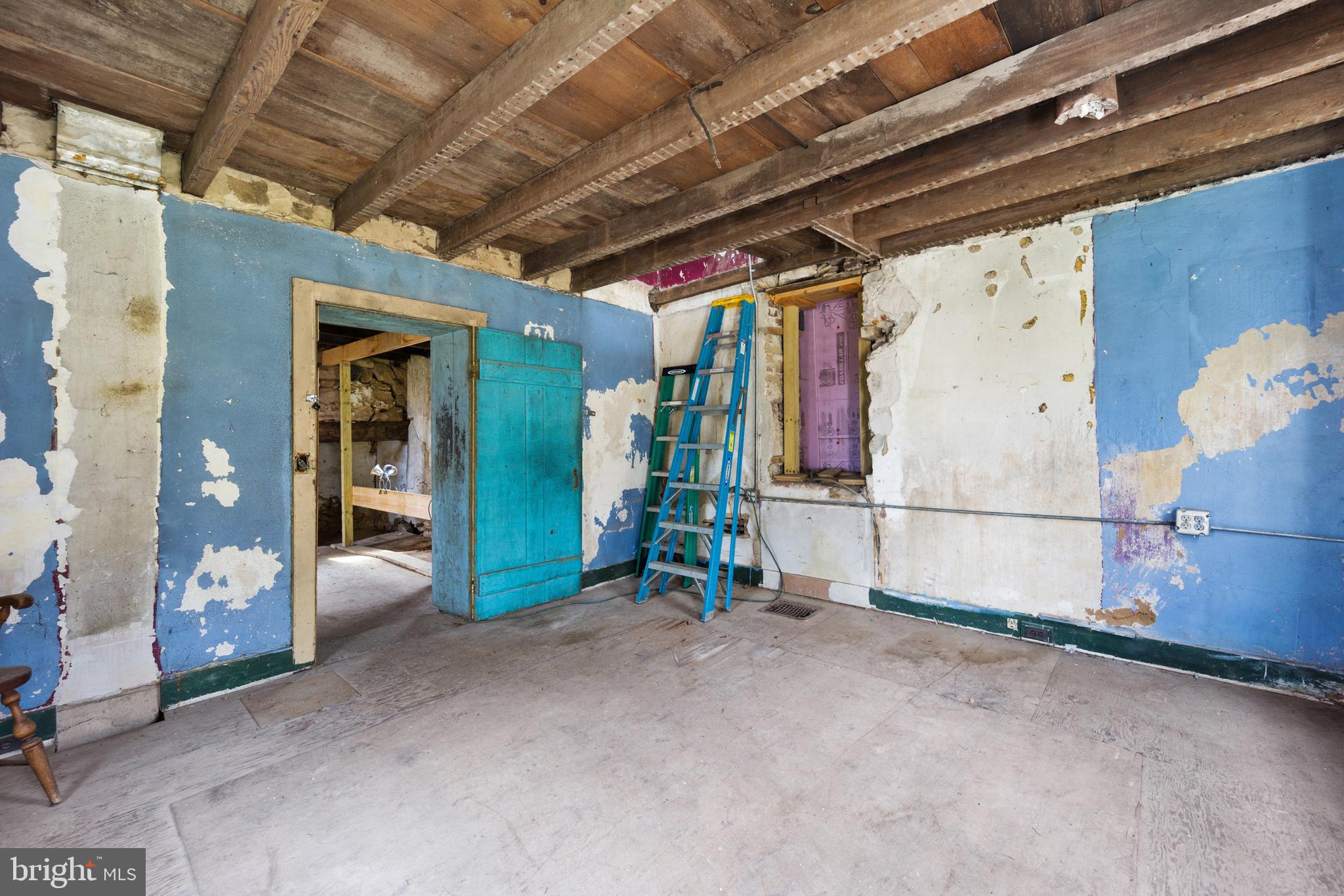 260 Bethesda Road Elverson, PA 19520 - Photo 21 of 35 Front room -No current access to main house