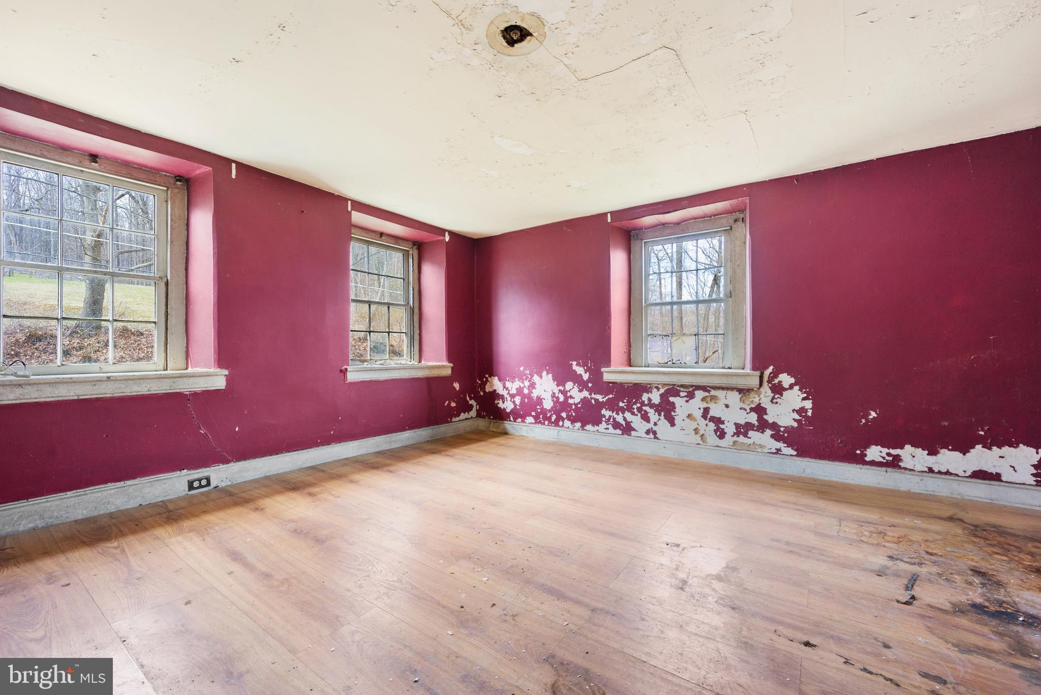 260 Bethesda Road Elverson, PA 19520 - Photo 22 of 35 Loft / bedroom above front room