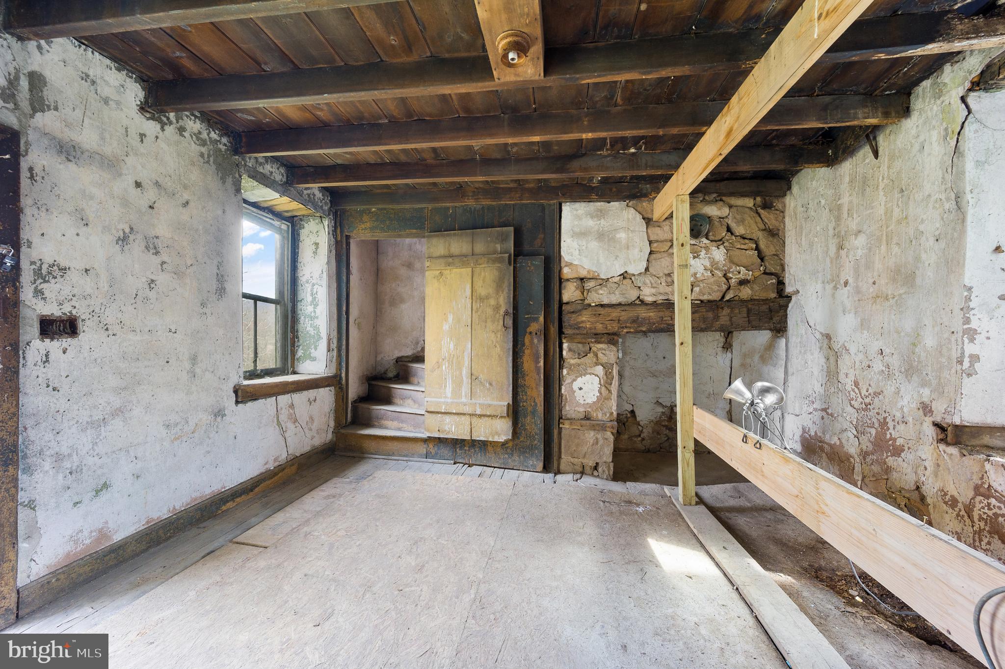 260 Bethesda Road Elverson, PA 19520 - Photo 25 of 35 Rear room with sidewinder stair