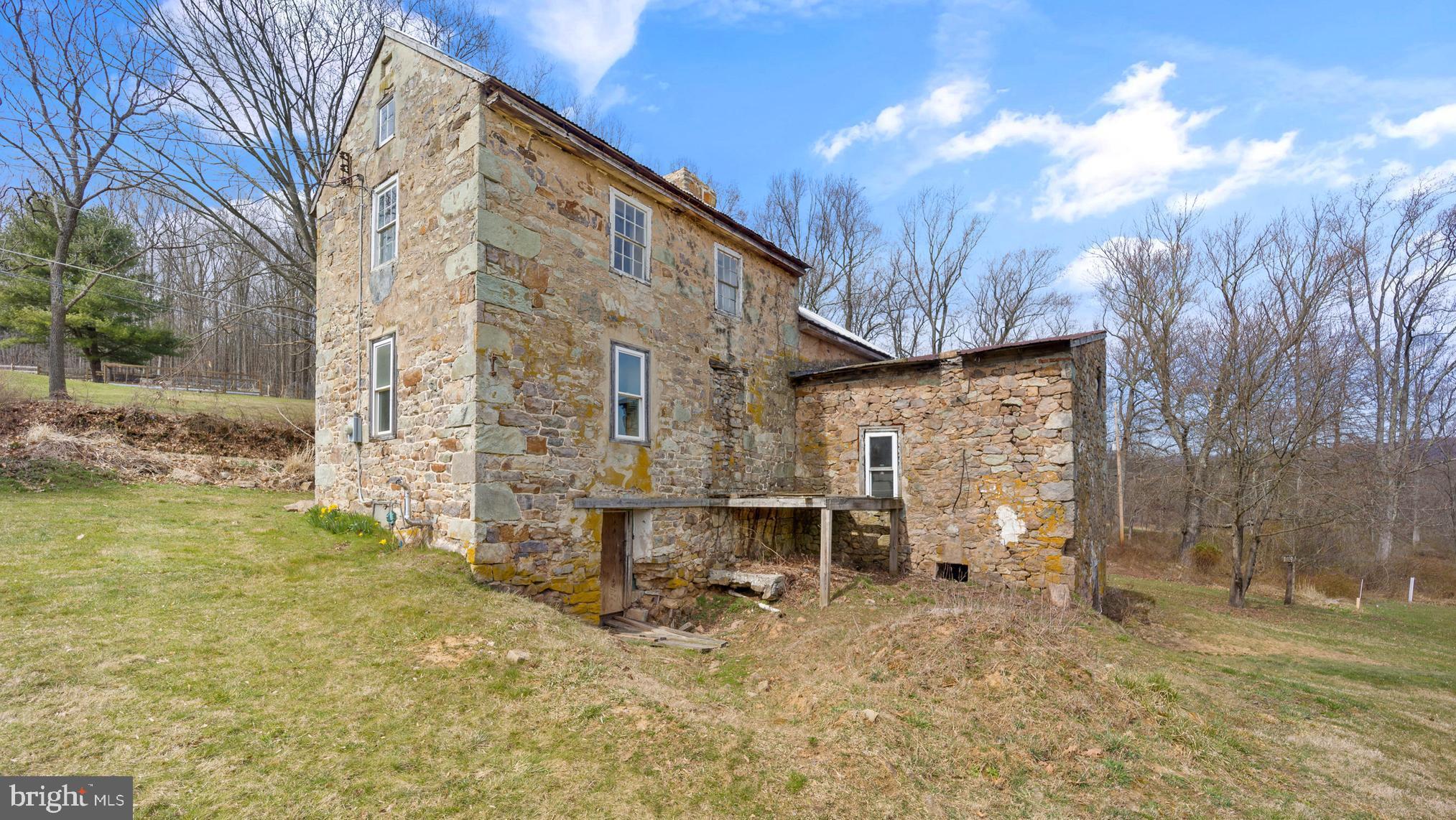 260 Bethesda Road Elverson, PA 19520 - Photo 3 of 35