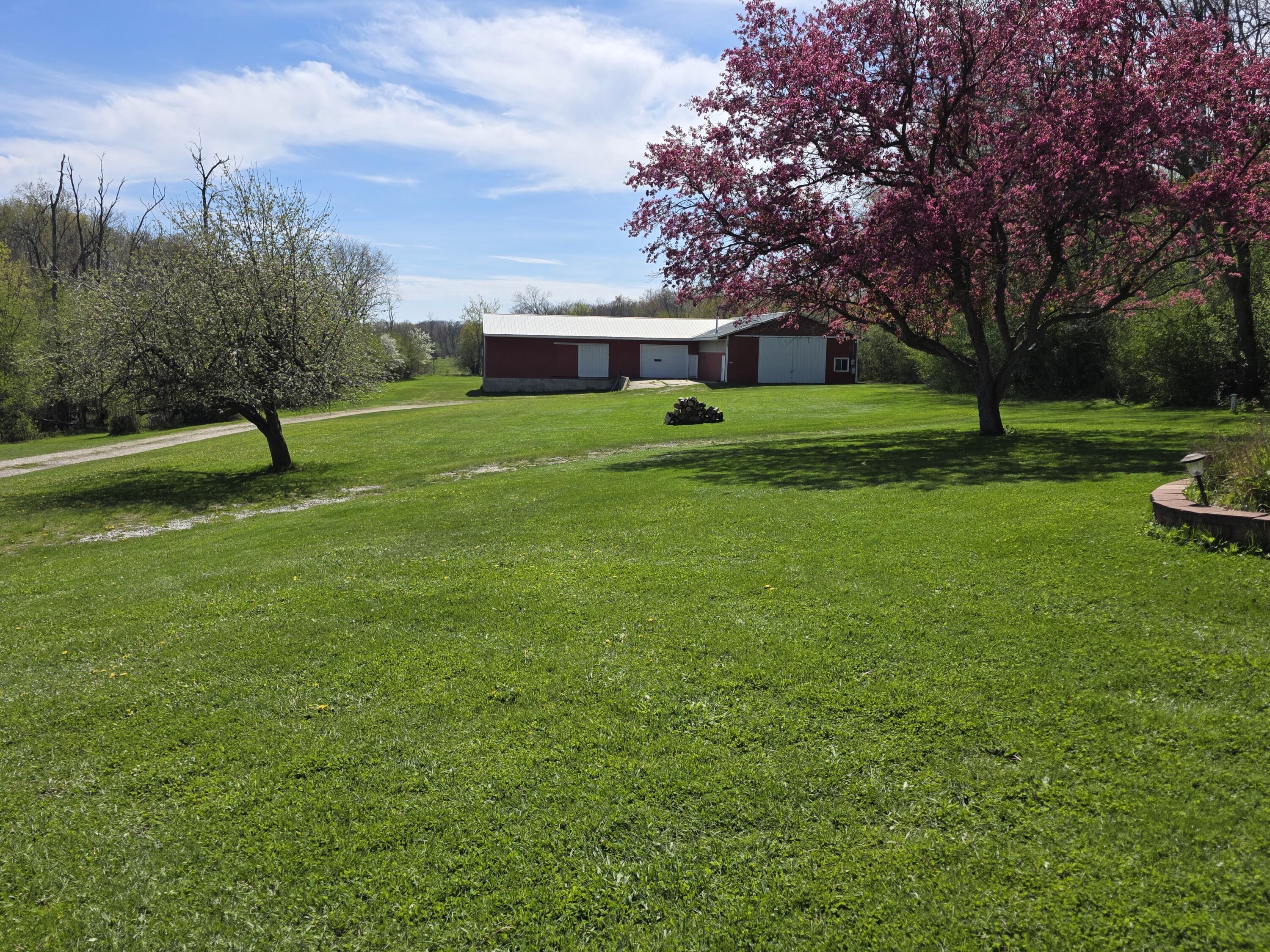 S53W24945 Glendale Road Waukesha, WI 53189 - Photo 11 of 48 11