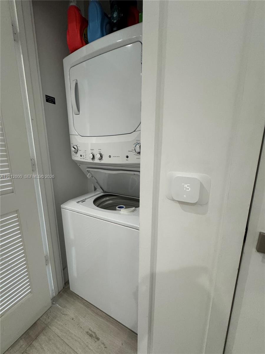 121 Northeast 34th Street, Unit L601 Miami, FL 33137 - Photo 13 of 32 a utility room with dryer and washer