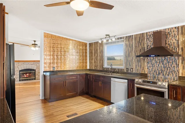 $1,400 | 1099 Private Road 4041, Dime Box, TX 77853