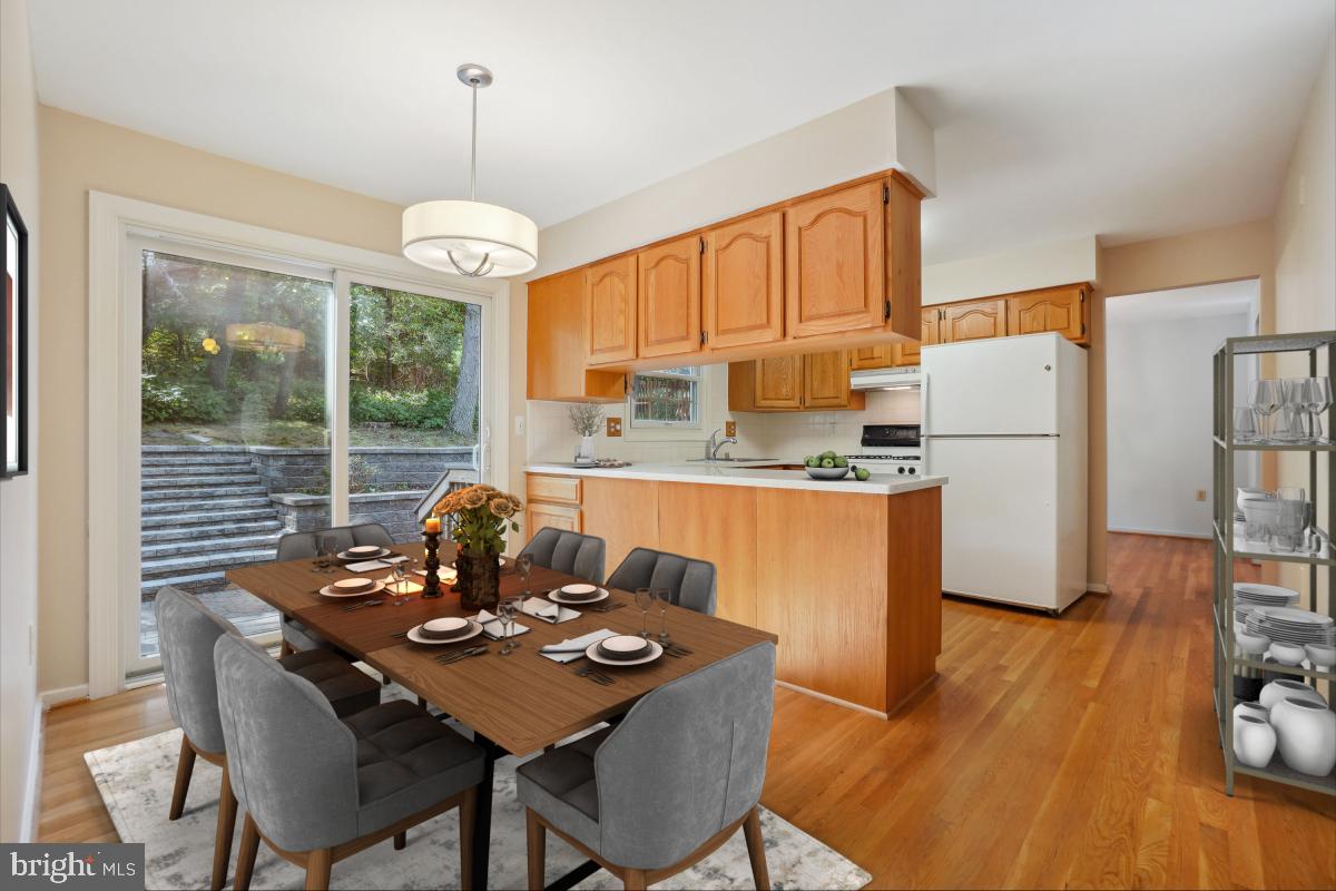 10927 Howland Drive Reston, VA 20191 - Photo 17 of 52 *Virtually Staged*
