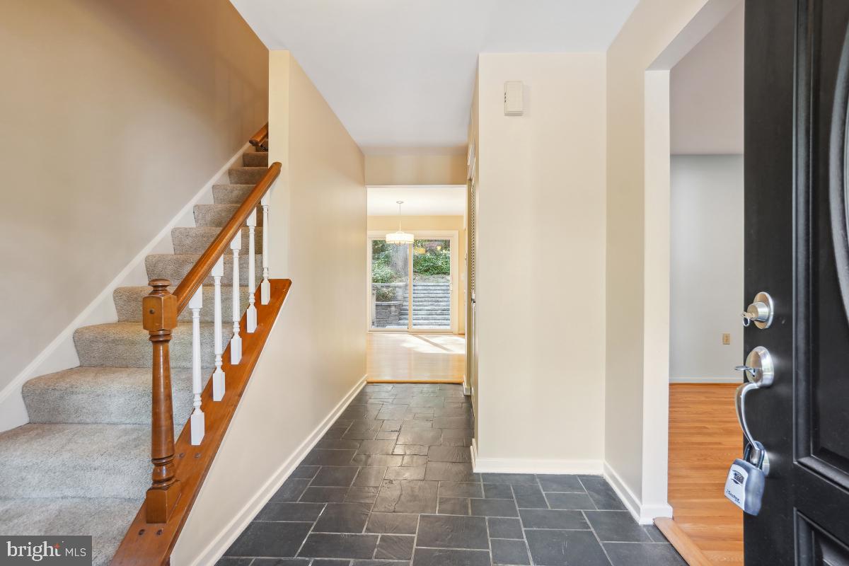 10927 Howland Drive Reston, VA 20191 - Photo 3 of 52 Gallery Image 3