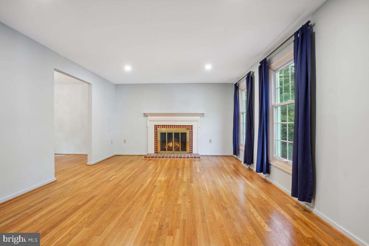 10927 Howland Drive Reston, VA 20191 - Photo 5 of 52 Gallery Image 5