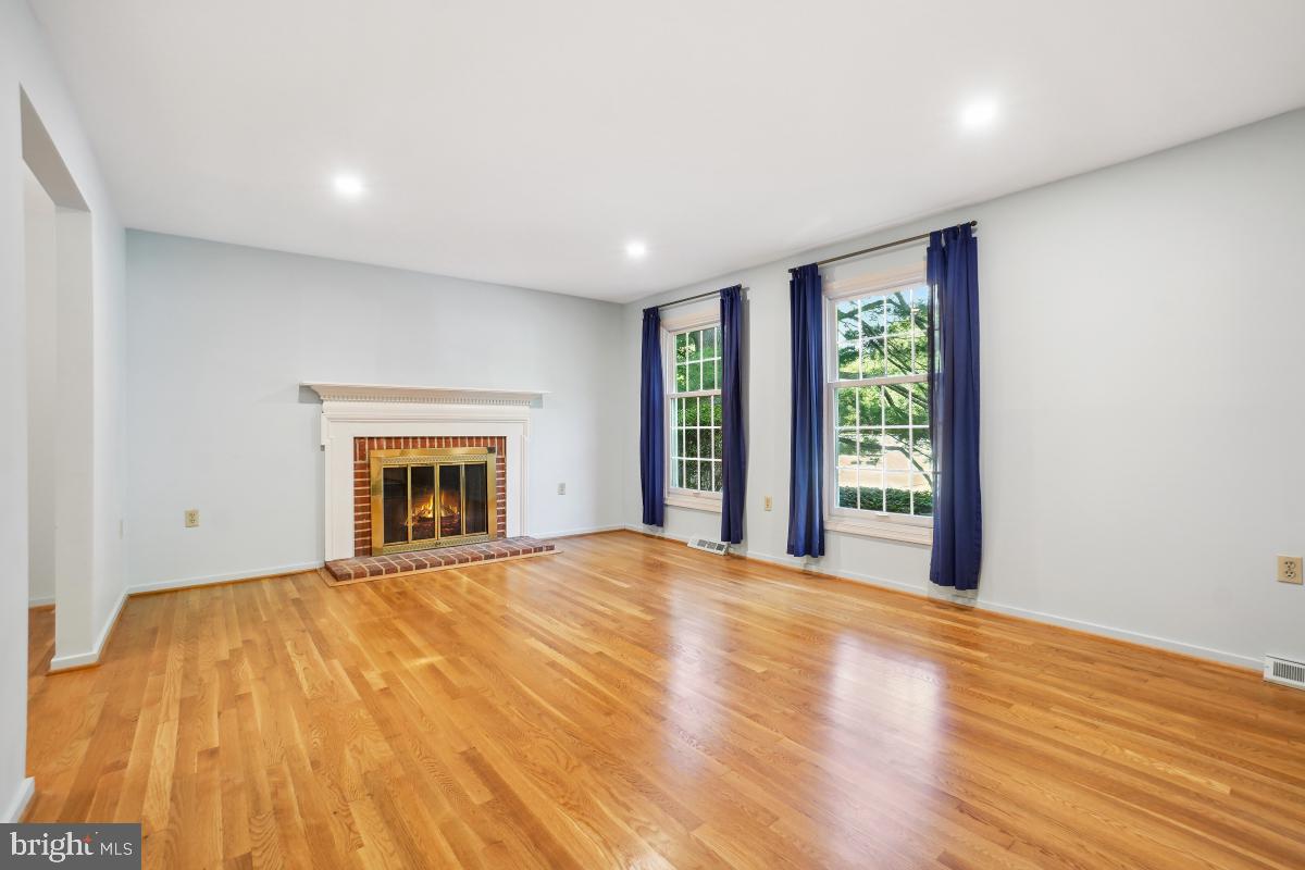 10927 Howland Drive Reston, VA 20191 - Photo 7 of 52 Gallery Image 7