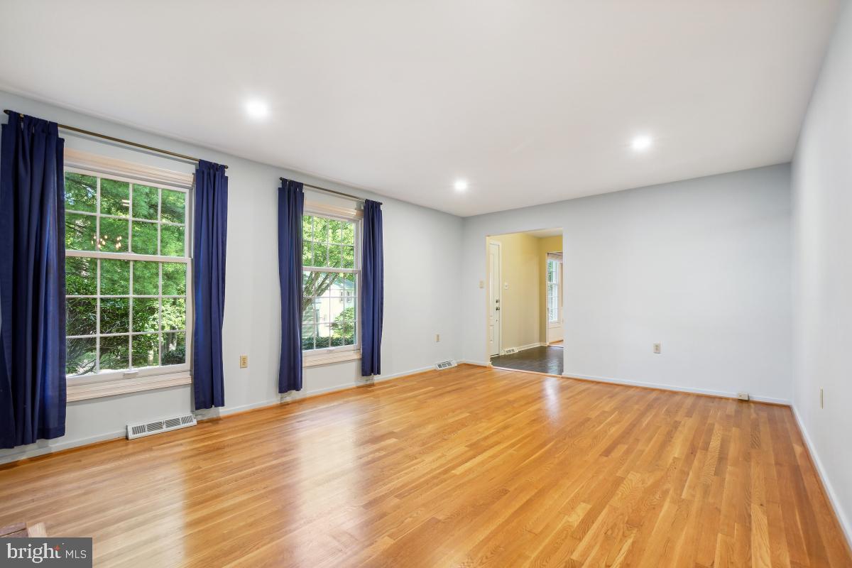 10927 Howland Drive Reston, VA 20191 - Photo 8 of 52 Gallery Image 8
