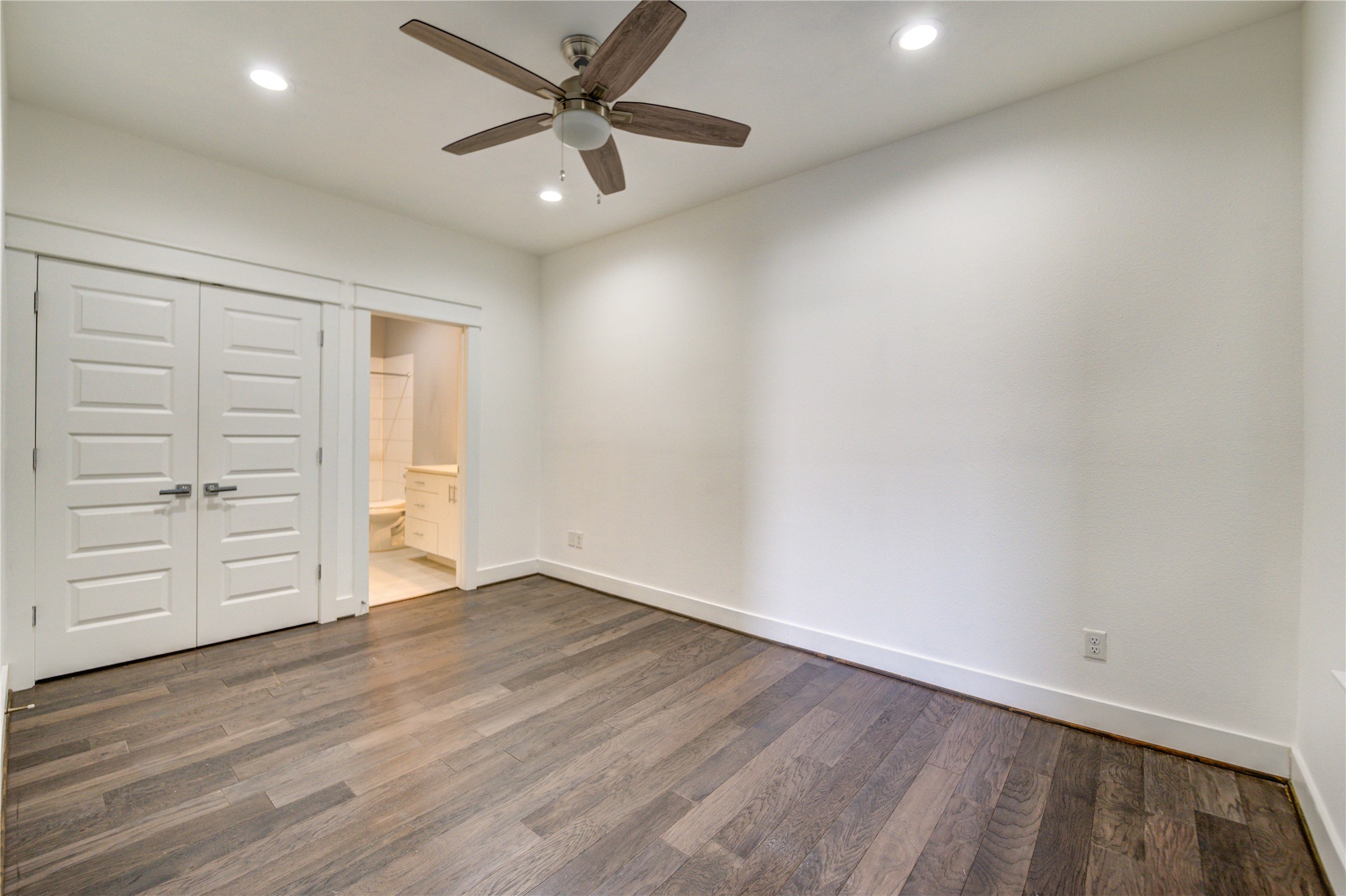 3306 Cline Street Houston, TX 77020 - Photo 13 of 30 an empty room with closet and a ceiling fan