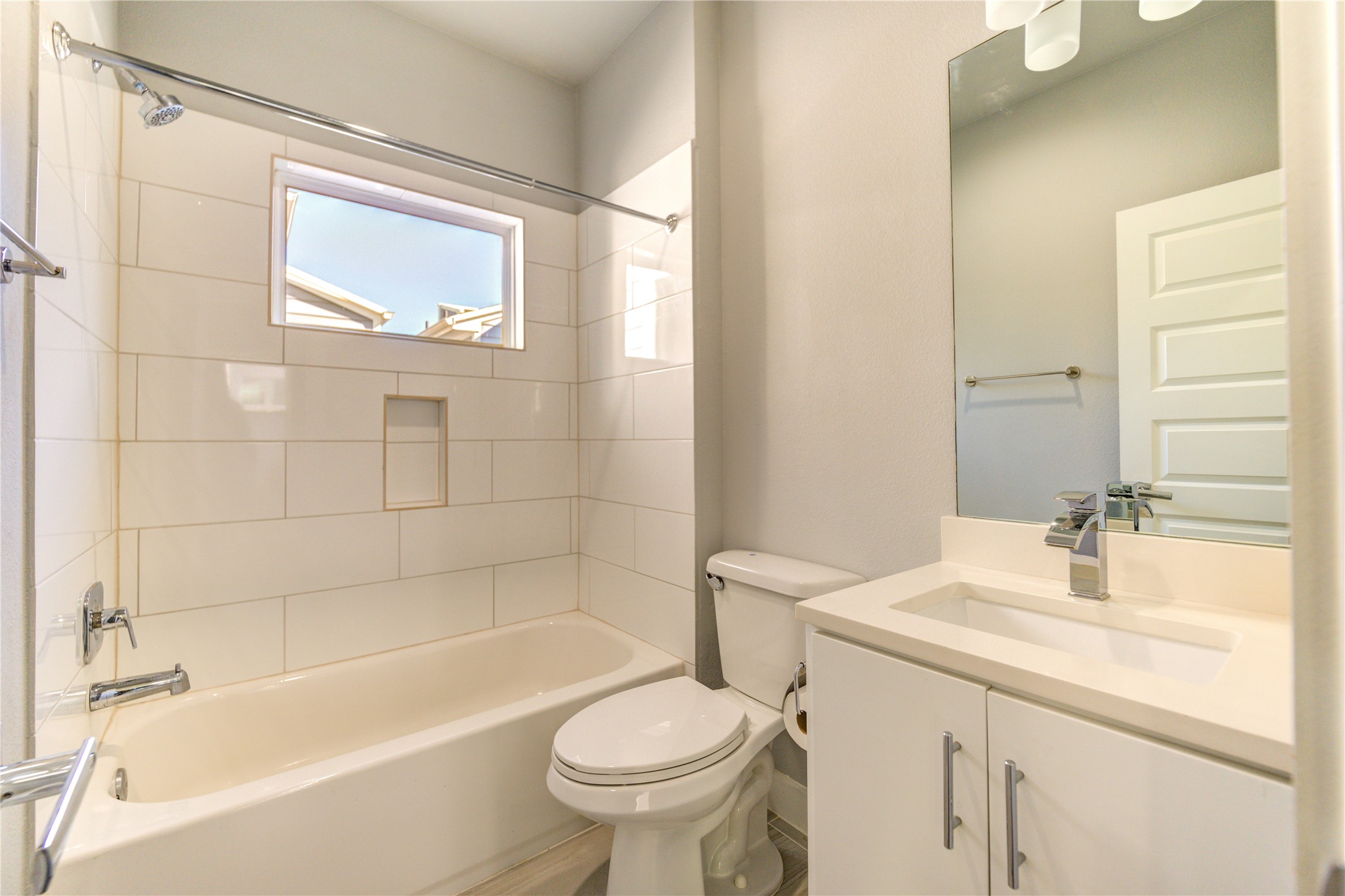 3306 Cline Street Houston, TX 77020 - Photo 25 of 30 a bathroom with a sink a toilet and a bathtub