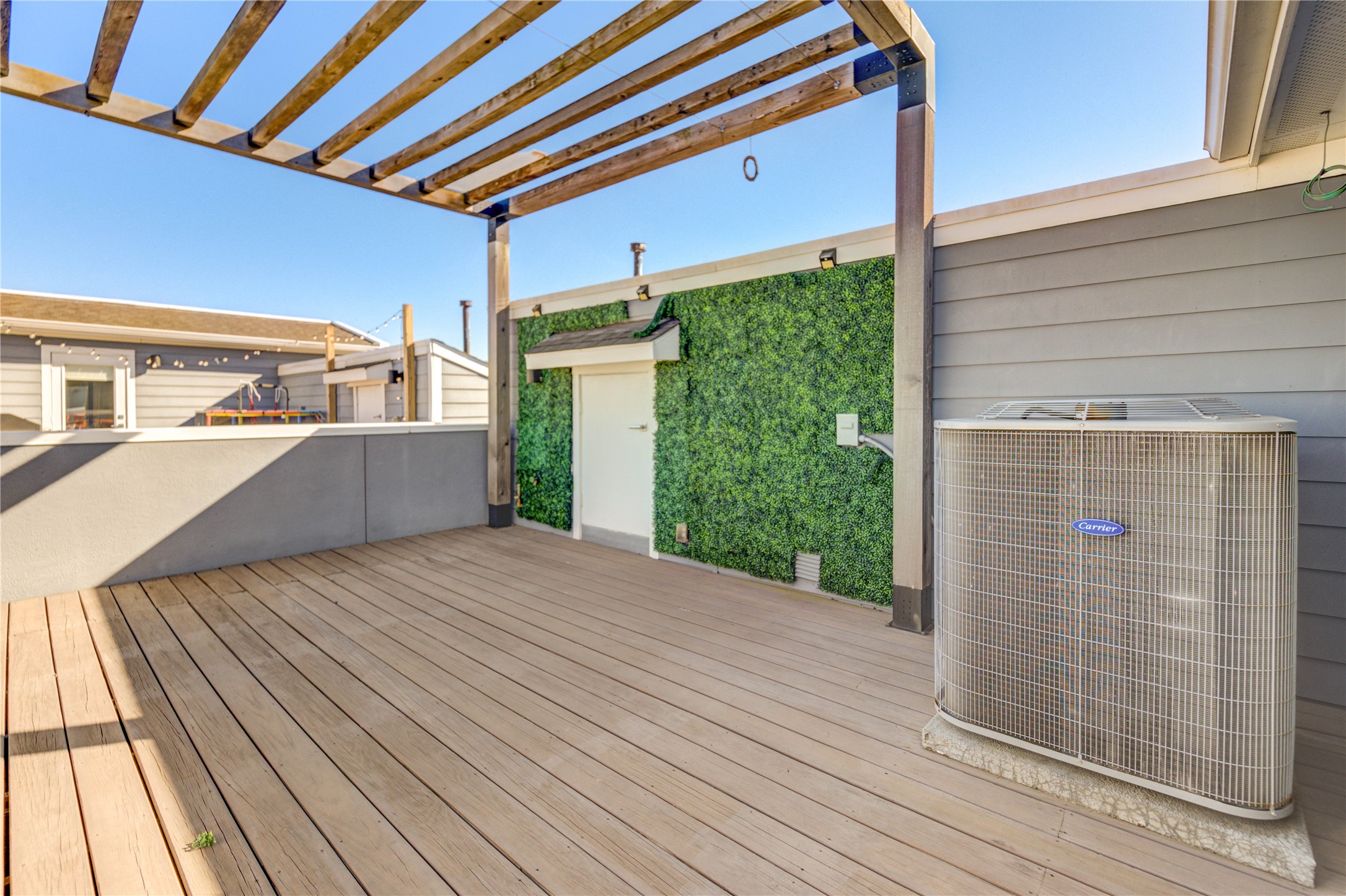 3306 Cline Street Houston, TX 77020 - Photo 27 of 30 a balcony view with a outdoor space