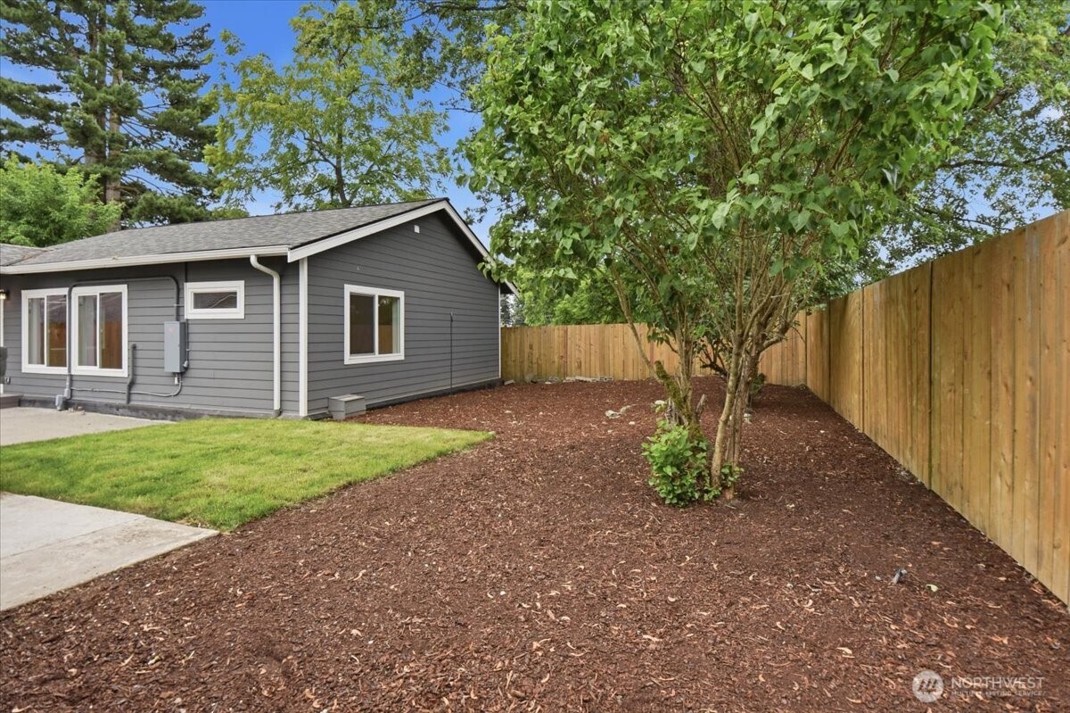 851 Pierce Avenue Northeast Renton, WA 98056 - Photo 32 of 36