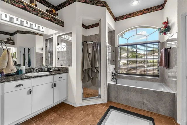 a view of lobby with elevator