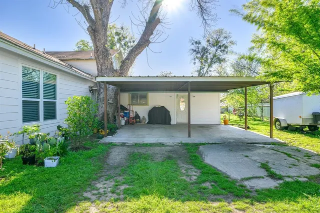 a view of a house with a yard and plants