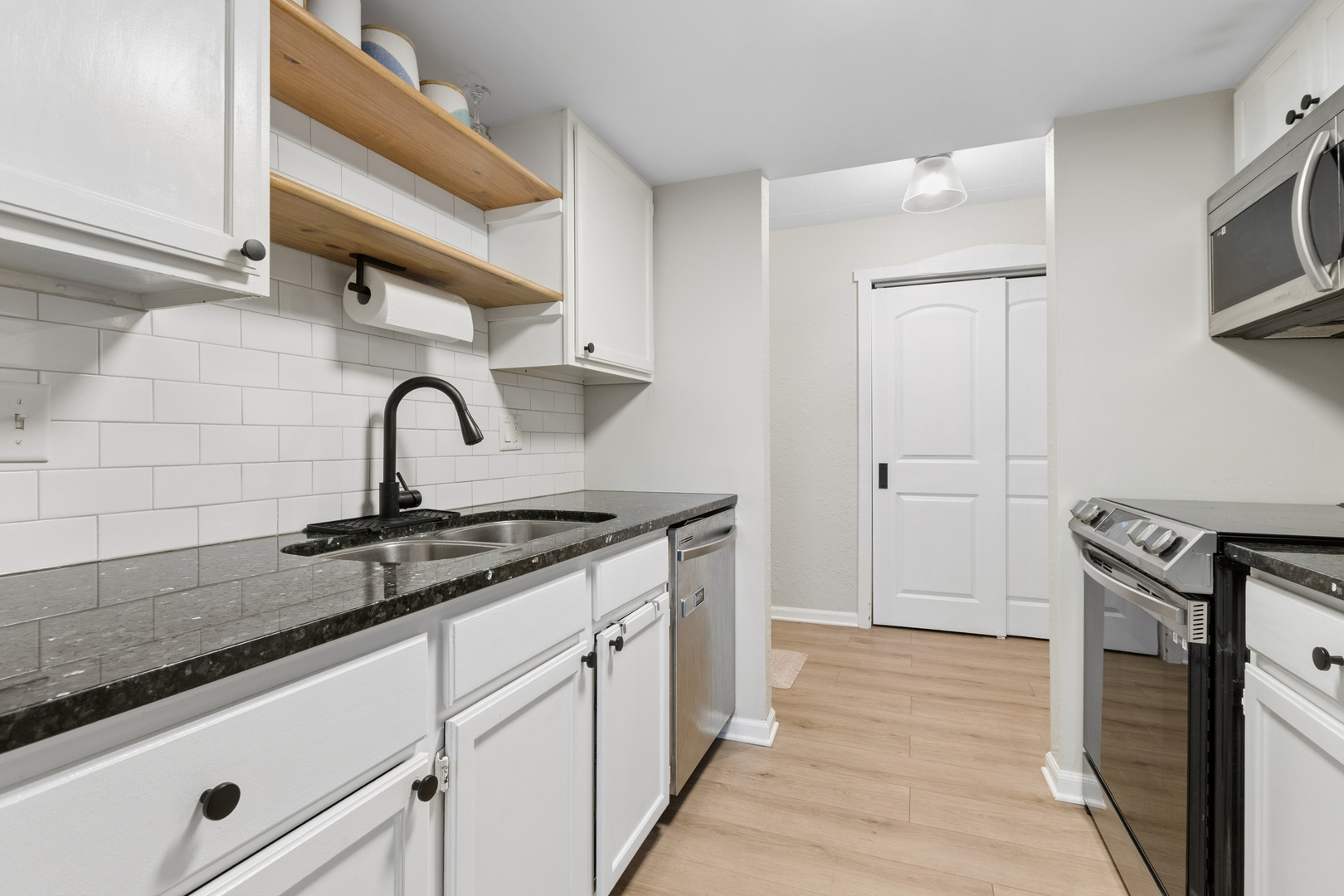 1 Renaissance Place, Unit 717 Palatine, IL 60067 - Photo 5 of 25