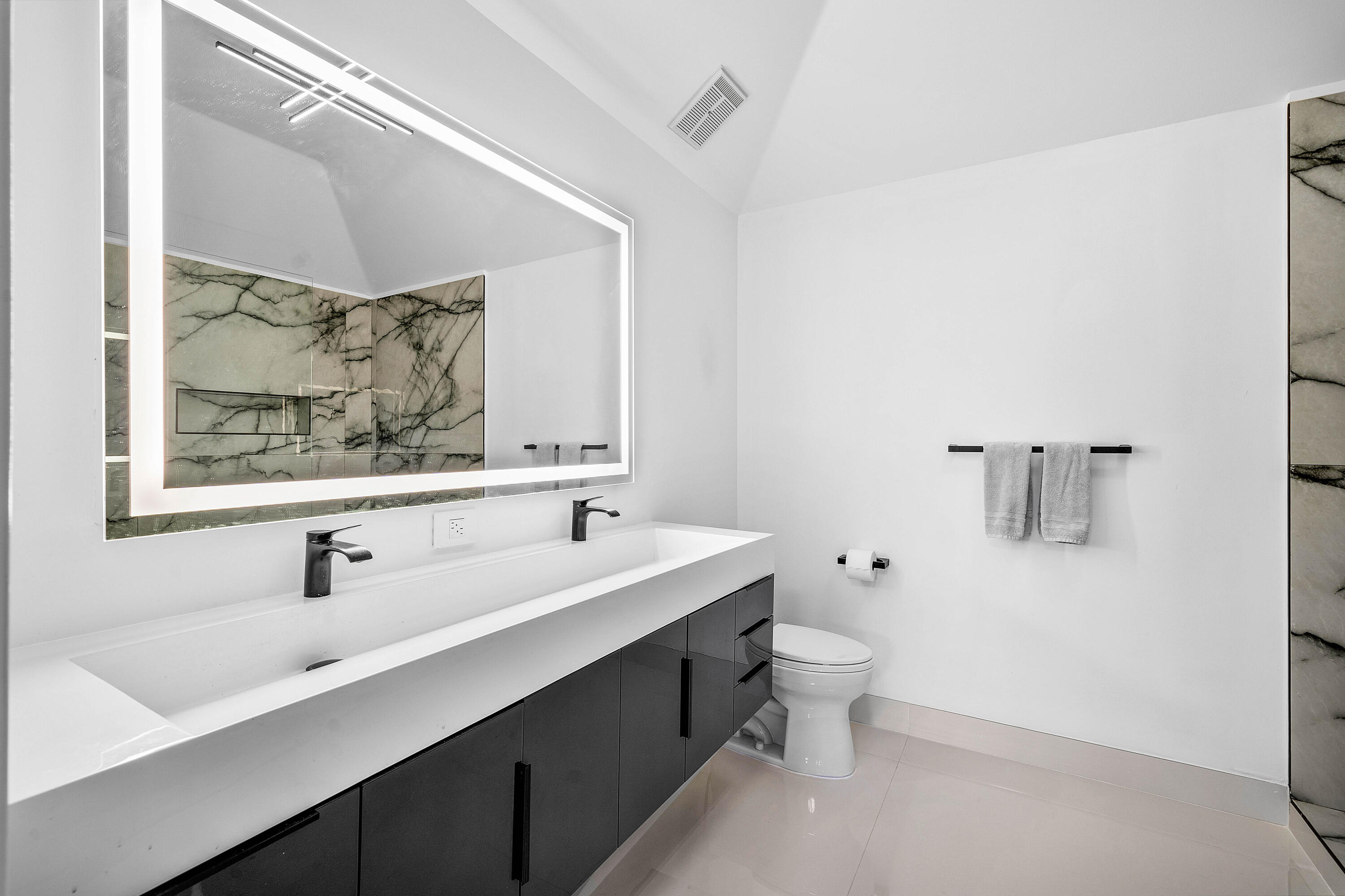 5196 Lake Catalina Drive, Unit B Boca Raton, FL 33496 - Photo 23 of 46 Primary Bathroom