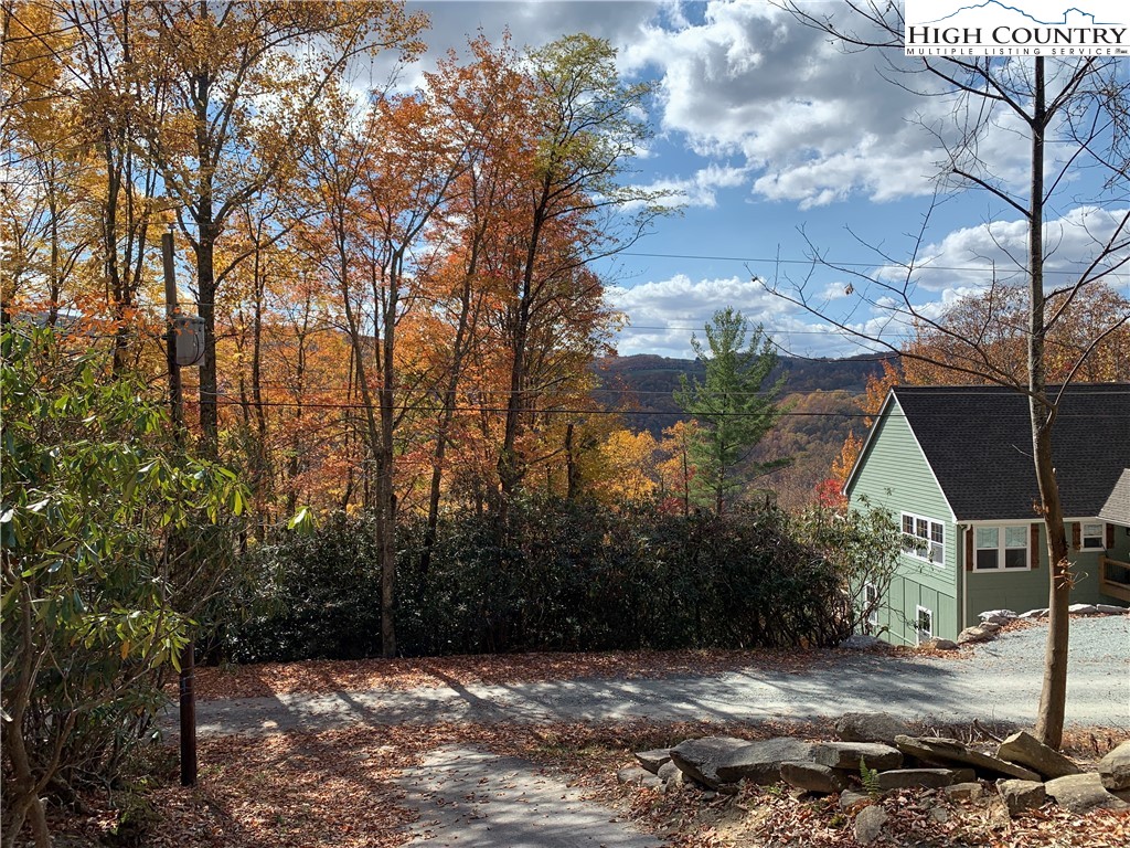 216 Oak Road Beech Mountain, NC 28604 - Photo 3 of 5 Gallery Image 3