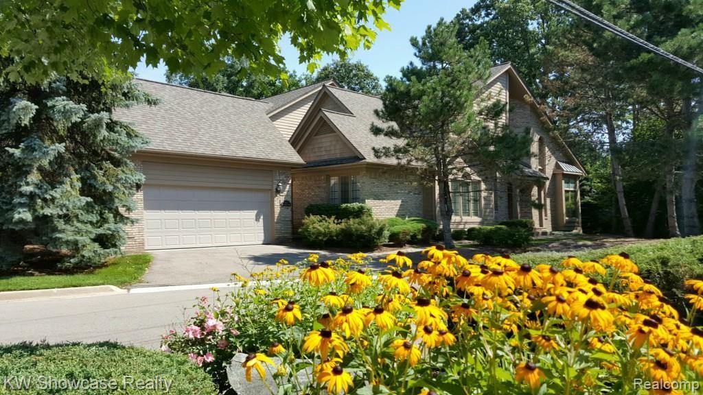 4981 Bloomfield Ridge, Unit 6 Bloomfield Hills, MI 48302 - Photo 1 of 22
