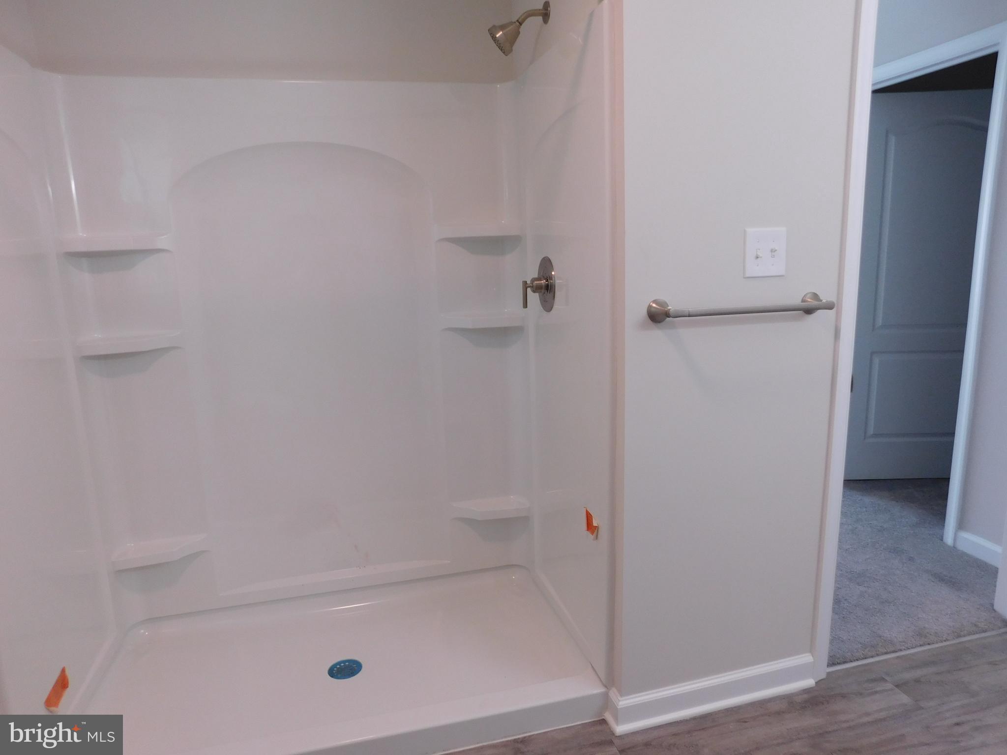 165 Natalie Road Delran, NJ 08075 - Photo 12 of 16 a bathroom with a bathtub