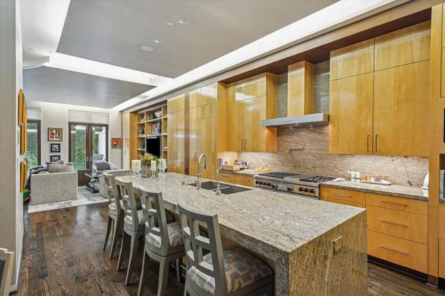 $2,650,000 | 20 Eaton Square, Houston, TX 77027