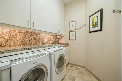 a view of washer and dryer in a room