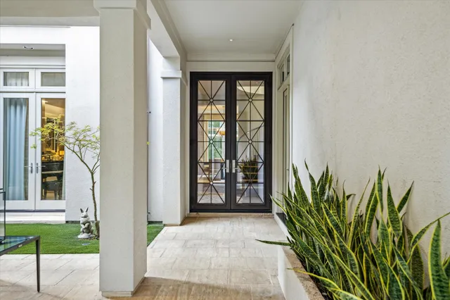 $2,650,000 | 20 Eaton Square, Houston, TX 77027