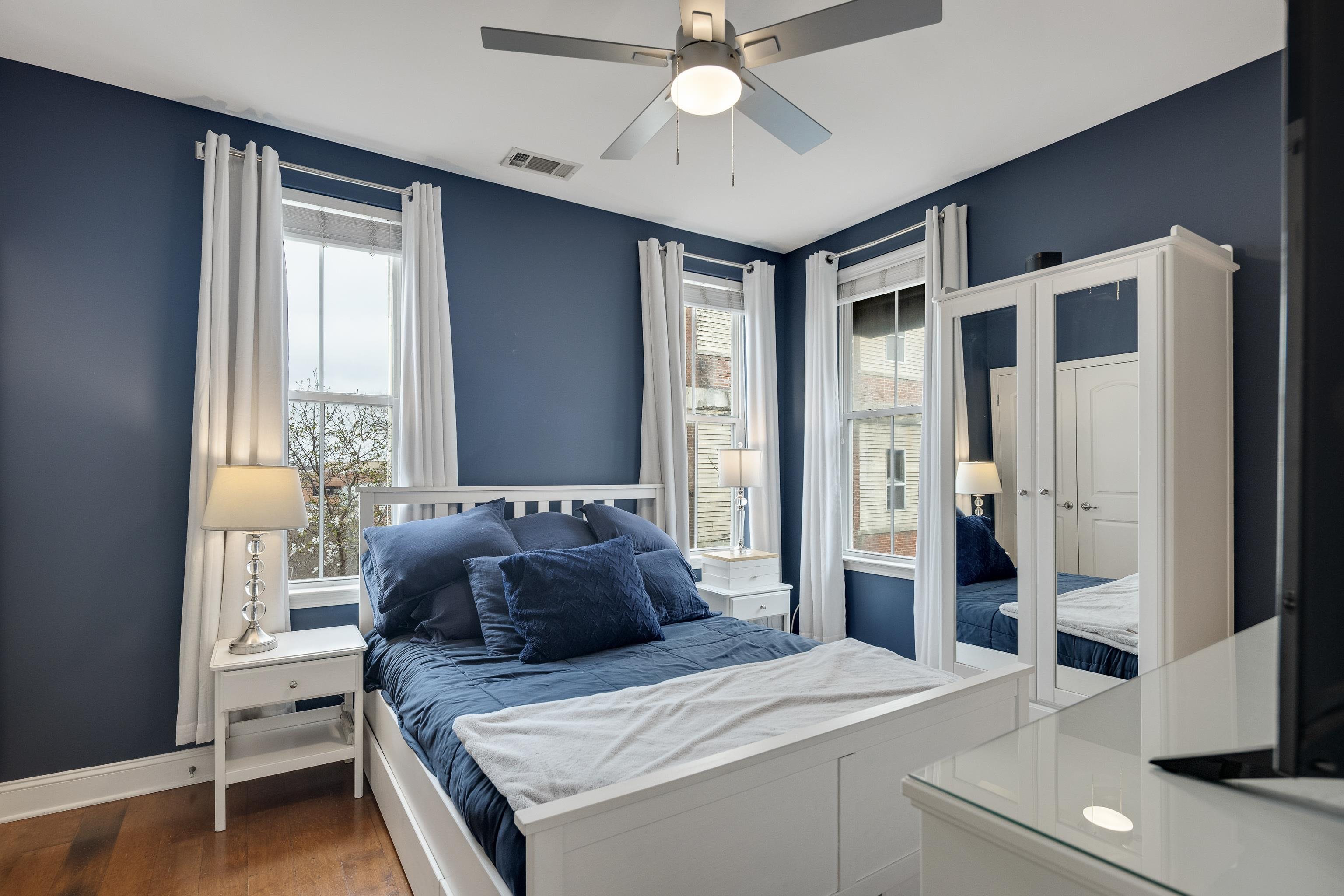 79 Shoemaker Court, Unit 108 Memphis, TN 38103 - Photo 20 of 33 a bedroom with a bed and a chandelier