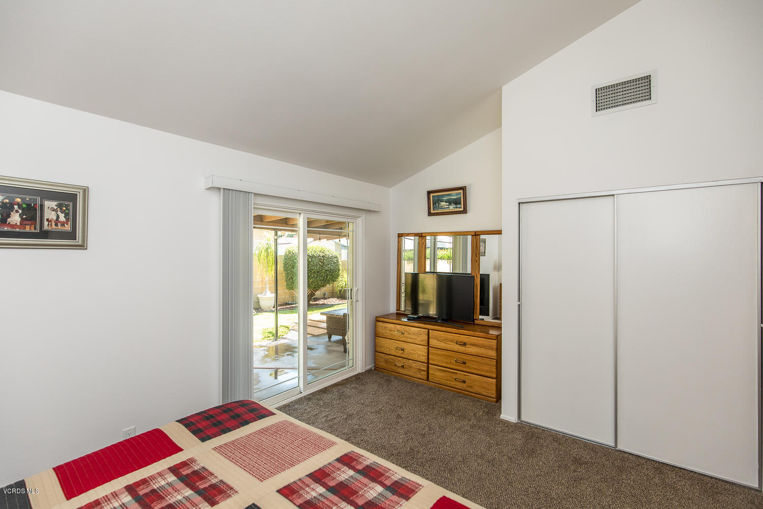 5658 Bloomfield Street Simi Valley, CA 93063 - Photo 11 of 26 5658 Bloomfield St Simi Valley-large-018