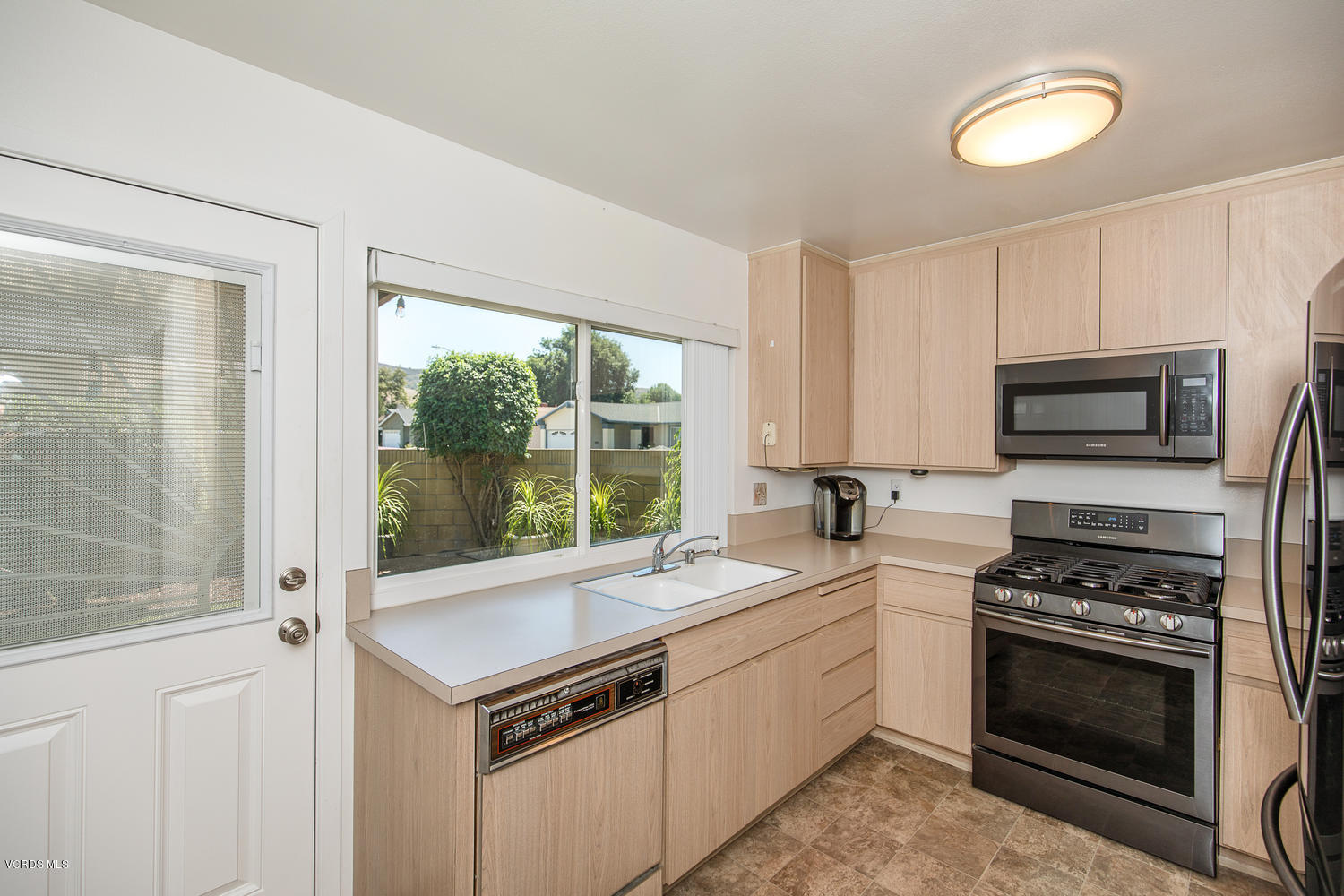 5658 Bloomfield Street Simi Valley, CA 93063 - Photo 17 of 26 5658 Bloomfield St Simi Valley-large-009