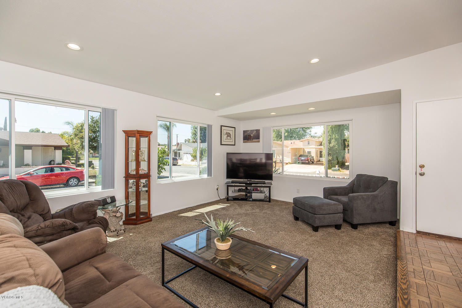 5658 Bloomfield Street Simi Valley, CA 93063 - Photo 4 of 26 5658 Bloomfield St Simi Valley-large-021