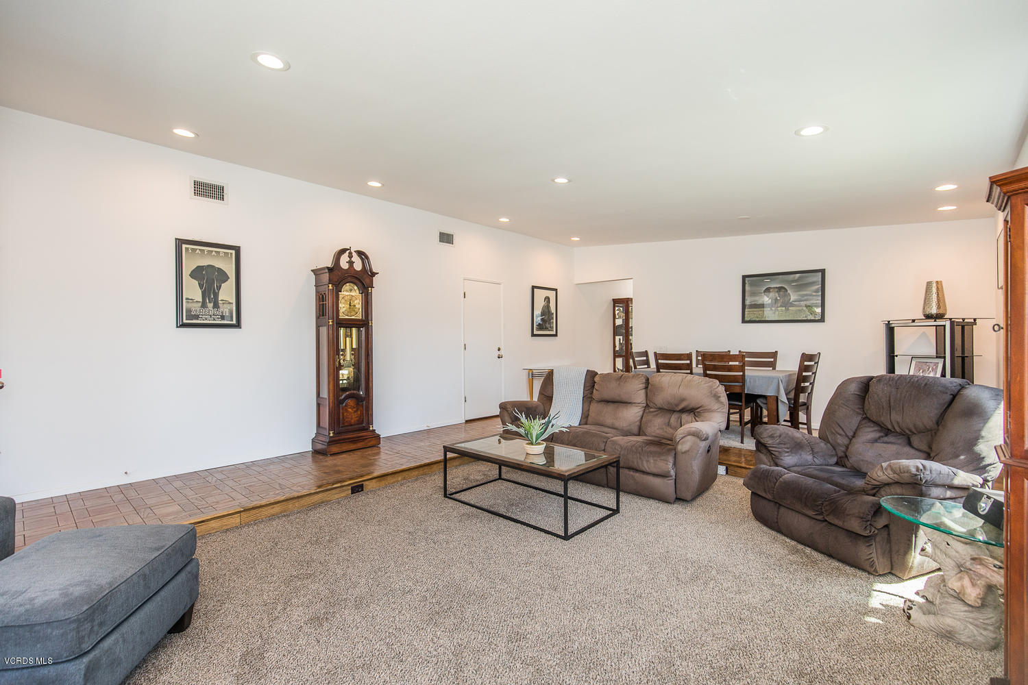 5658 Bloomfield Street Simi Valley, CA 93063 - Photo 6 of 26 5658 Bloomfield St Simi Valley-large-023