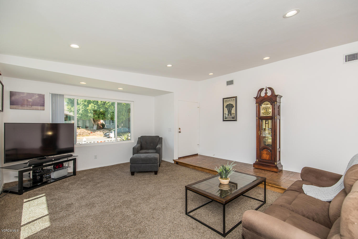 5658 Bloomfield Street Simi Valley, CA 93063 - Photo 7 of 26 5658 Bloomfield St Simi Valley-large-022