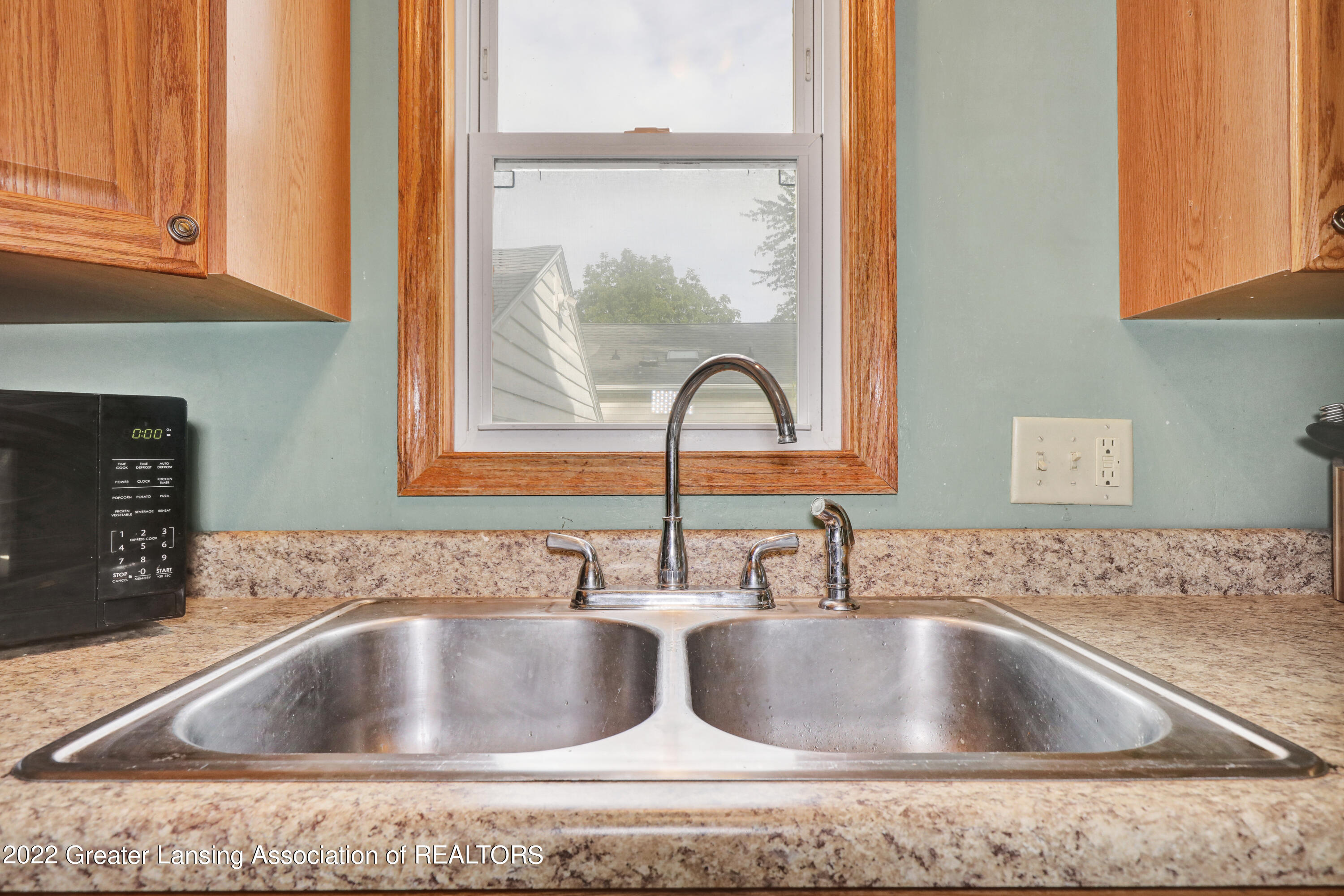 1837 East Cavanaugh Road Lansing, MI 48910 - Photo 9 of 38 9I3A3292