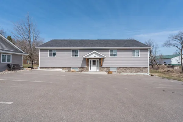 $2,400,000 | 220 Maple Avenue Southwest, Elysian, MN 56028