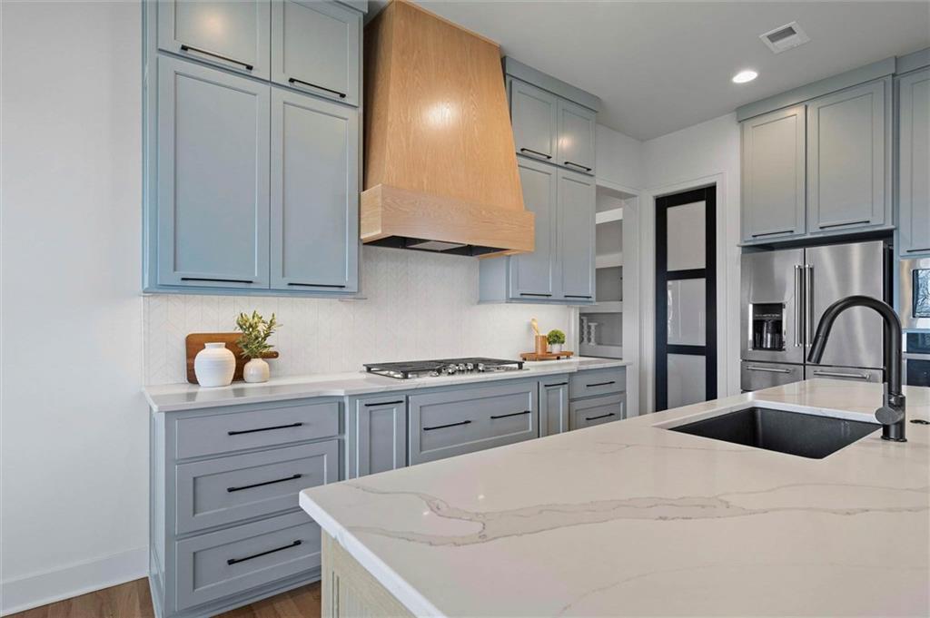 8181 Valley Road Lenexa, KS 66220 - Photo 8 of 44