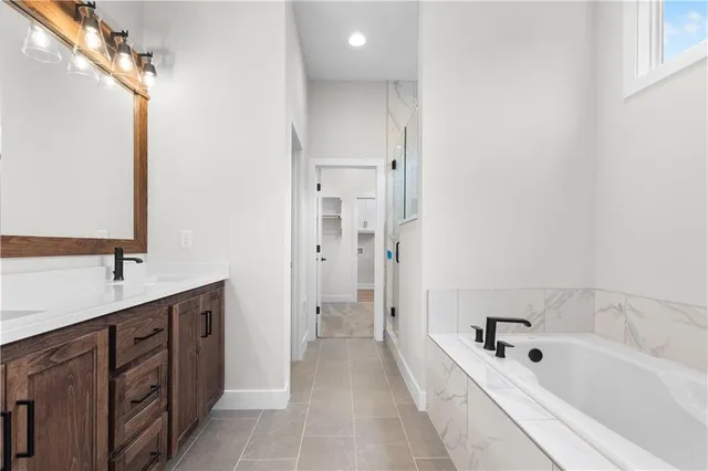 $525,000 | 1516 Southwest Arborpark Terrace, Lee's Summit, MO 64082