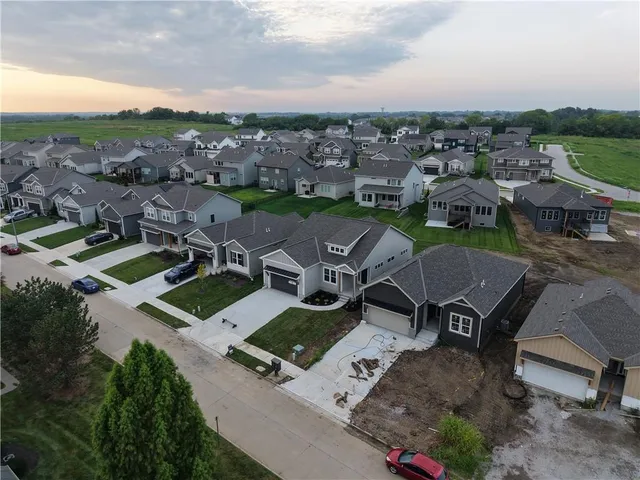 $525,000 | 1516 Southwest Arborpark Terrace, Lee's Summit, MO 64082