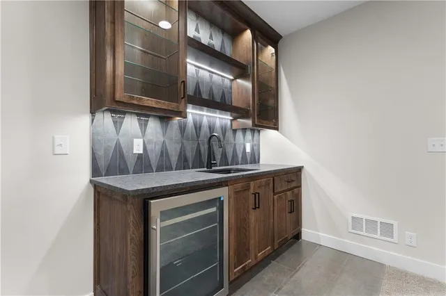 $525,000 | 1516 Southwest Arborpark Terrace, Lee's Summit, MO 64082