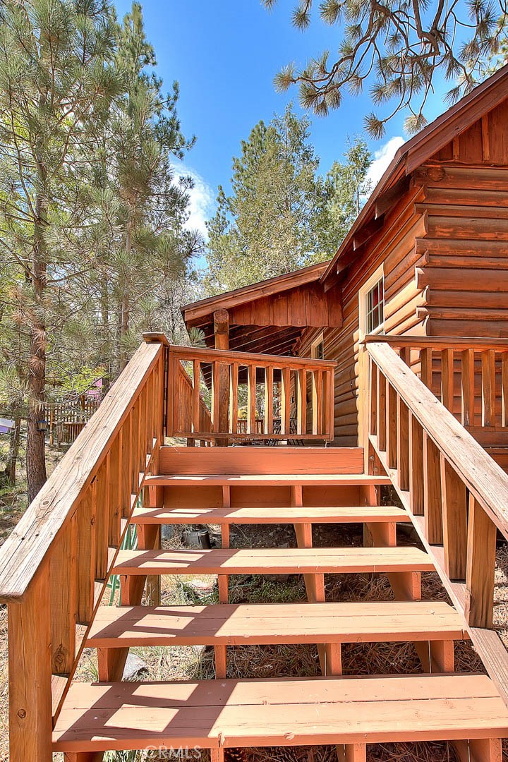 5926 Pine Street Wrightwood, CA 92397 - Photo 32 of 66 a view of a building with a balcony
