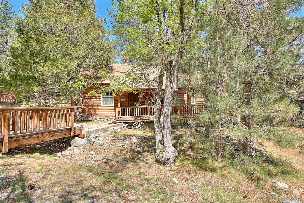 5926 Pine Street Wrightwood, CA 92397 - Photo 52 of 66 a view of a pathway of a house with wooden fence