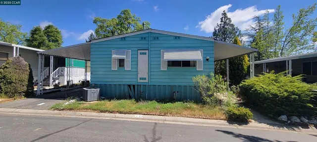 a front view of house with yard