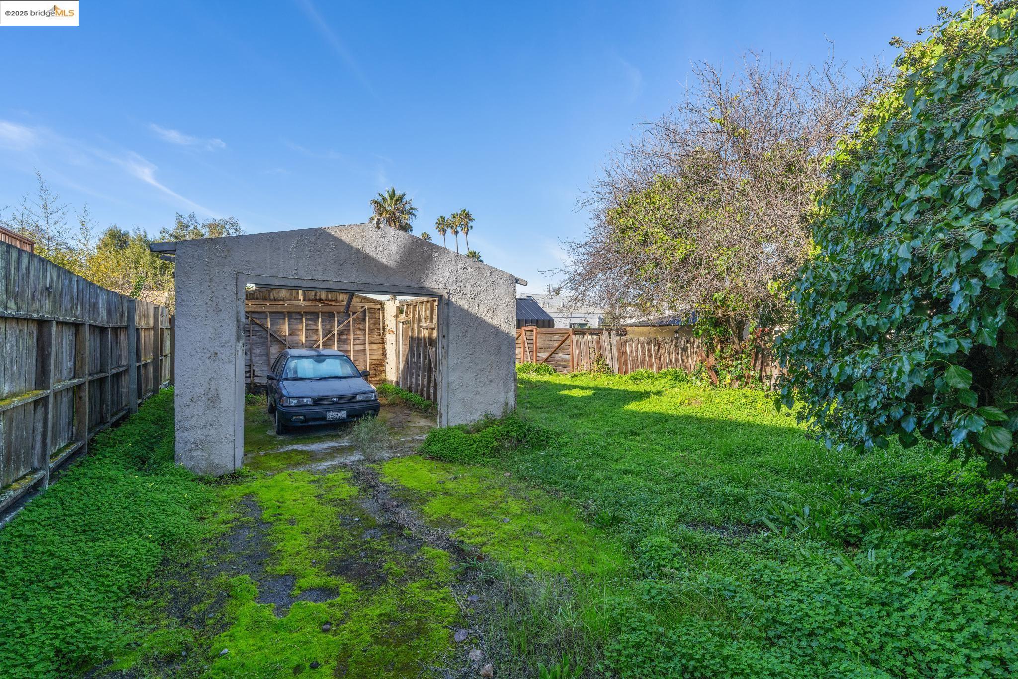 3032 Mabel Street Berkeley, CA 94702 - Photo 5 of 25 a view of a house with backyard and sitting area