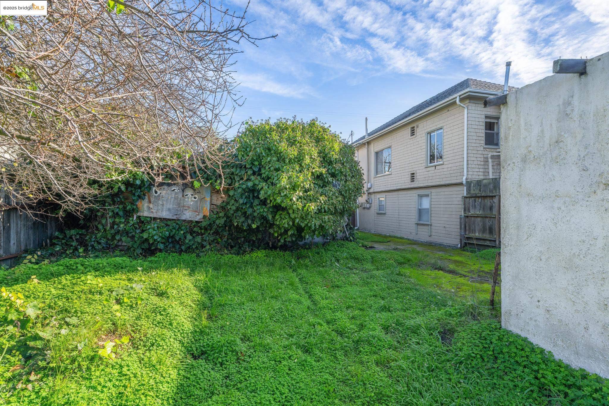 3032 Mabel Street Berkeley, CA 94702 - Photo 9 of 25 a view of a back yard of the house