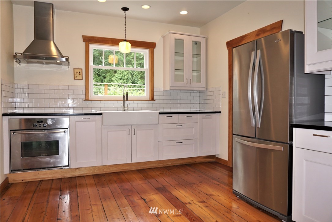 3826 Tracyton Beach Road Northwest Bremerton, WA 98310 - Photo 9 of 40 Gallery Image 9