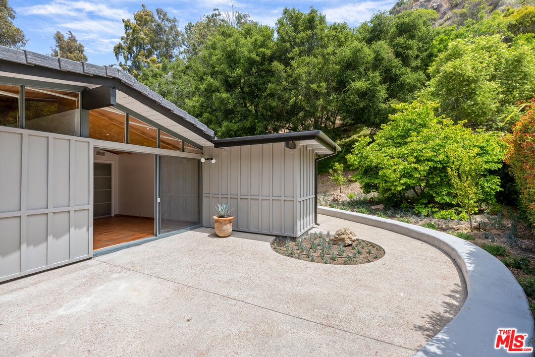 1776 Old Ranch Road Los Angeles, CA 90049 - Photo 17 of 24