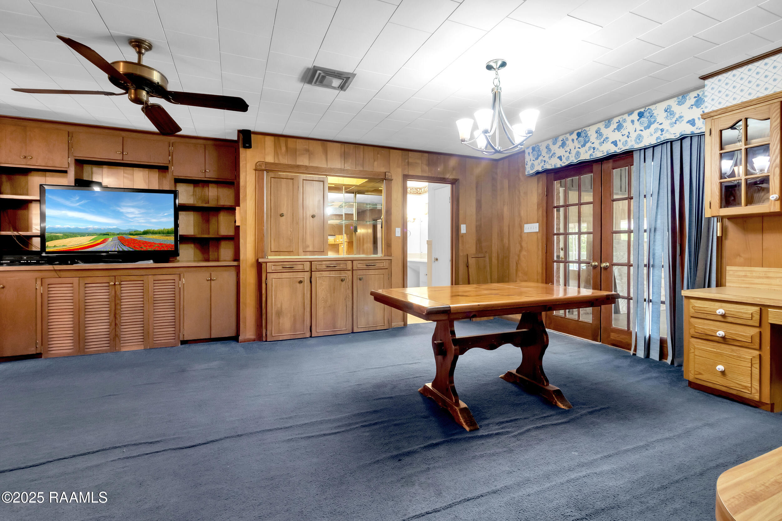 617 Cemetery Road St. Martinville, LA 70582 - Photo 18 of 38 Built ins