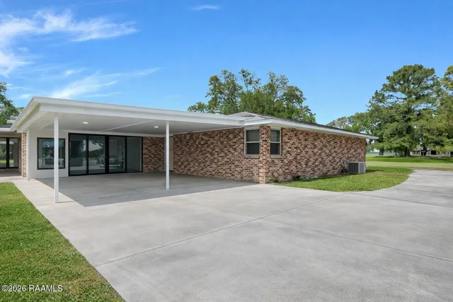 $320,000 | 617 Cemetery Road, St. Martinville, LA 70582