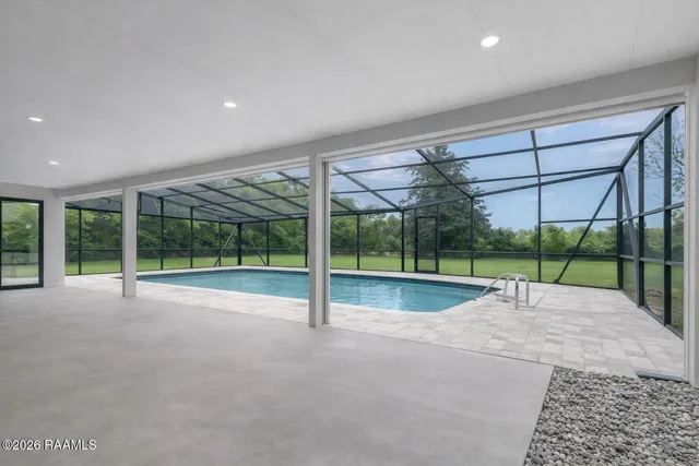 $320,000 | 617 Cemetery Road, St. Martinville, LA 70582