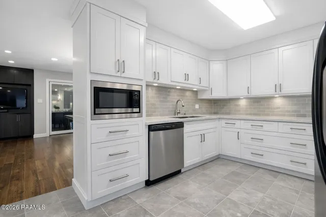 $320,000 | 617 Cemetery Road, St. Martinville, LA 70582